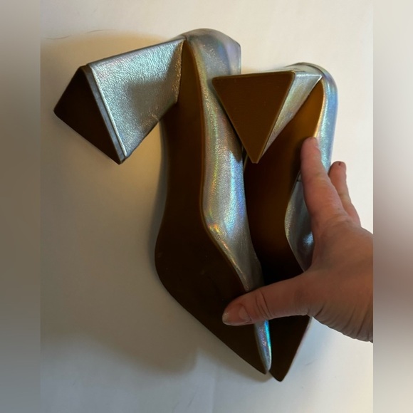 Belize Pump In Silver Iridescent - Picture 6 of 7